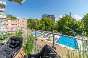 בריכת השחייה שנמצאת ב-Apartamenty Fenomen - Premium Porto, Nadmorskie Tarasy FREE PARKING, SWIMMING POOL, SAUNA AND OTHER! או באזור