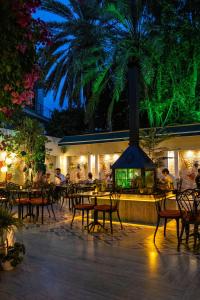 Um jardim em Route Hotel Kaleici - Adult Only (12+)