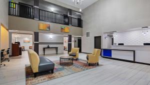 a lobby with a waiting room with chairs and a table at Best Western Knoxville Airport / Alcoa, TN in Alcoa