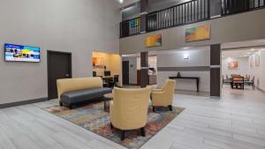 a lobby with a waiting area with chairs and a television at Best Western Knoxville Airport / Alcoa, TN in Alcoa