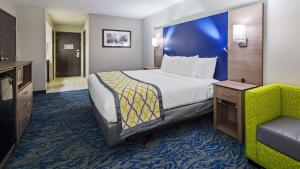 a hotel room with a bed and a chair at Best Western Knoxville Airport / Alcoa, TN in Alcoa