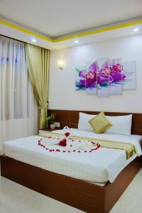 Giường trong phòng chung tại Phuc Con Son Hotel