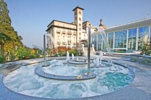 a fountain in front of a large building at Grand Hotel des Iles Borromées & SPA in Stresa