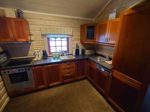 A kitchen or kitchenette at 100m lift, 2 min swim - Large family cabin