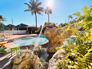 Swimming pool sa o malapit sa The Ocean View Inn