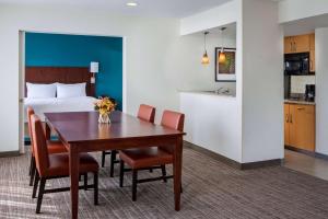 a hotel room with a dining room table and a bed at Sonesta ES Suites Dallas Medical Market Center in Dallas