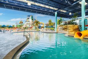 A piscina localizada em Coco Key Hotel & Water Park Resort ou nos arredores