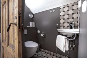 a bathroom with a sink and a toilet at Lilla Sand in Porvoo