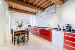 A kitchen or kitchenette at Holiday Home Il Borgo Degli Agrumi