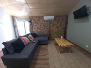 Uma TV ou centro de entretenimento em Tree House