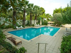 A piscina localizada em Myrto Hotel ou nos arredores