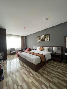 เตียงในห้องที่ Minh Anh Hotel & Apartment