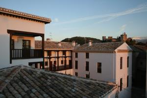 vista dal tetto di un edificio di Smart Suites Albaicin a Granada