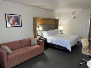 Cama ou camas em um quarto em Holiday Inn Orlando International Dr-ICON, an IHG Hotel