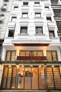 Η πρόσοψη ή η είσοδος του Hotel Mavirem