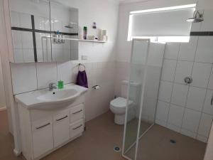 Lavender Cottage - At home in Lightning Ridge tesisinde bir banyo