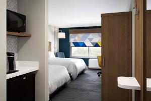 Cama ou camas em um quarto em Holiday Inn Express - Starke, an IHG Hotel