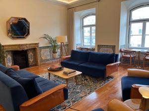 A seating area at Memoria Lisboa FLH Hotels