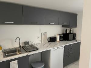 A kitchen or kitchenette at Costa Paradise Beach