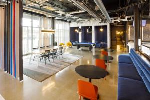 Зона вітальні в Aloft Austin Airport