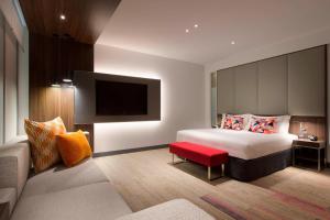 Tempat tidur dalam kamar di Aloft Perth