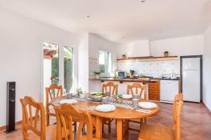 Una cocina o kitchenette en Villa Anneuxu by EscapeHome