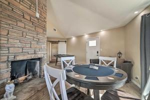 Foto de la galería de Lake Havasu Family Retreat with Patio and Game Room en Lake Havasu City