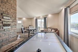 Foto de la galería de Lake Havasu Family Retreat with Patio and Game Room en Lake Havasu City