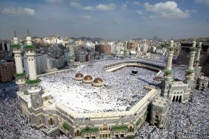 uma grande multidão de pessoas rezando na mesquita em Jumeirah Jabal Omar Makkah em Meca