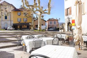 a group of tables and chairs on a street at Albergo Del Sole in Varenna