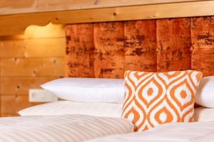 A bed or beds in a room at Appart & Hotel Garni Villa Knauer