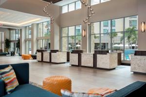 Uma área de estar em SpringHill Suites by Marriott Orlando Theme Parks Lake Buena Vista