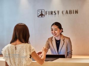 Επισκέπτες που μένουν στο First Cabin Nishi Umeda