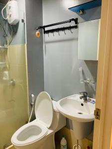 Bathroom sa Condo in Avida tower IT park , Lahug Cebu city, Fully furnished