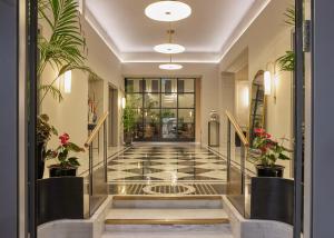 Лоби или рецепция в Rephael House Boutique Hotel