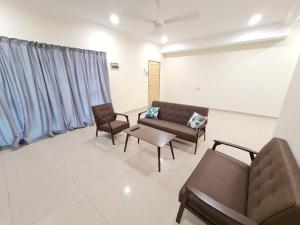 Air-home M3 Simpang near Aulong Econsave, 4BR, 10pax, Netflix休息區