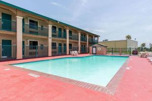 a large swimming pool in front of a building at The Residency Inn in Galveston