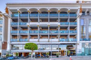 El edificio en el que está el hotel