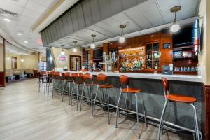 O lounge ou bar de Holiday Inn Orlando International Dr-ICON, an IHG Hotel