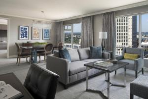 Khu vực ghế ngồi tại The Ritz-Carlton, Cleveland