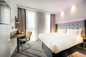 Voodi või voodid majutusasutuse Premier Inn Berlin Alexanderplatz toas