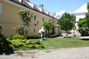 a statue of a horse in the yard of a house at Hotel Leopold I in Novi Sad