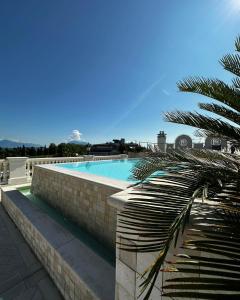 Swimming pool sa o malapit sa Palace Hotel Wellness & SPA