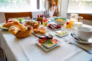 Makanan di atau di tempat lain dekat hotel