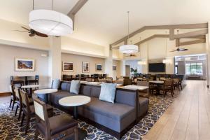 Televisyen dan/atau pusat hiburan di Homewood Suites by Hilton San Diego Airport-Liberty Station