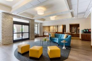 Ruang duduk di Homewood Suites by Hilton San Diego Airport-Liberty Station