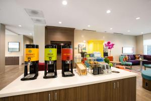 Minuman di Home2 Suites By Hilton Carlsbad, Ca