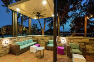 Гостиная зона в Hilton Garden Inn Cedar Park Austin