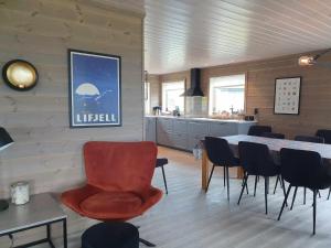 Зона вітальні в Ski in-out at Lifjell-Mountain cabin with majestic views close to Bø Sommarand