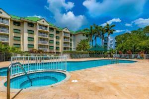 Swimming pool sa o malapit sa Sunrise Suites Barbados Suite #204